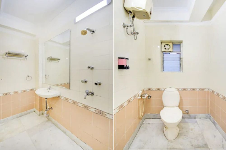 Bathroom, Dover Inn By BookMeriHotel.com, Kolkata