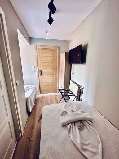 Bedroom 3, The Hera Gold Hotel, Maltepe
