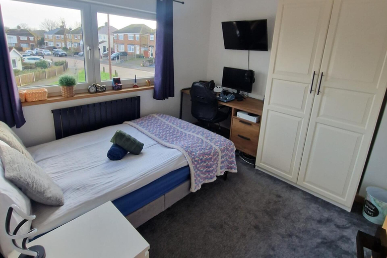 Room 2, Seaside Escape in Deal, Cozy 2 Bedroom, Kent