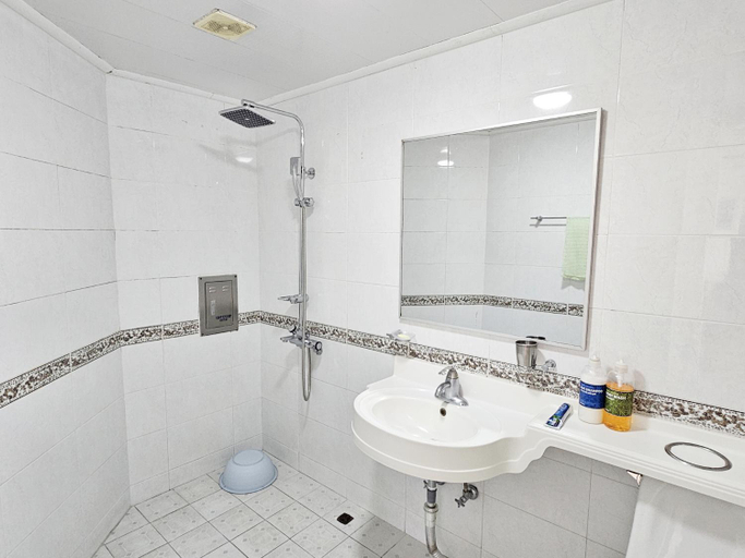 Bathroom 2, Tteuribada Pension, Seogwipo
