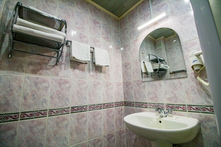 Bathroom, BaikalSKI Hostel, Water body
