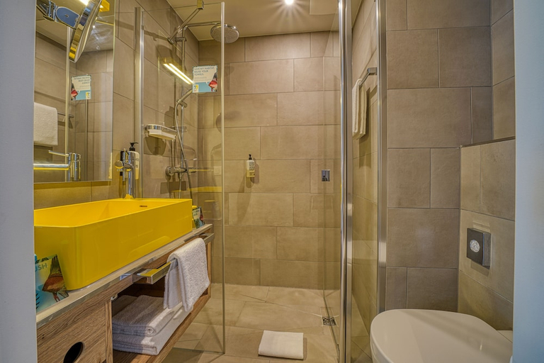 Bathroom 5, Vienna House Easy by Wyndham Augsburg, Augsburg
