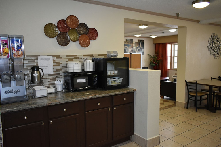 Food & Drinks 4, Super 8 Maumee/Toledo, Oh, Lucas