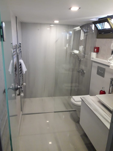 Bathroom 5, Leader Mansion Hotel & Suite, Beyoğlu