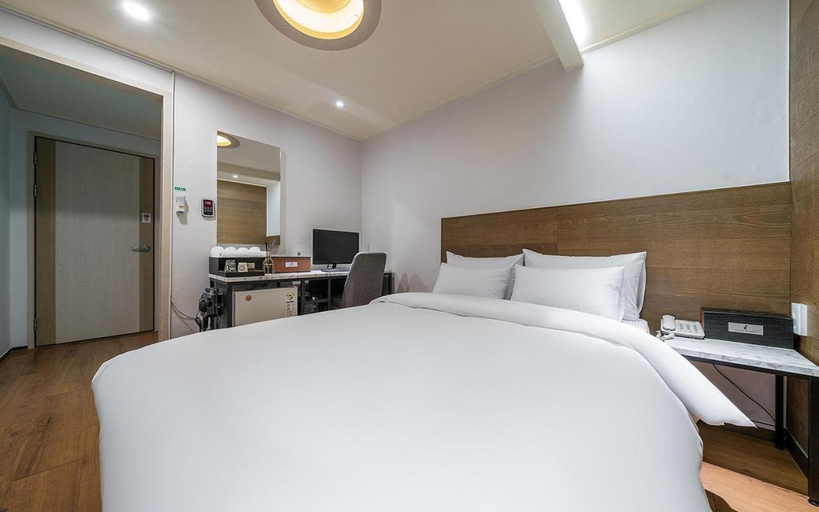 Bedroom 2, Suwon Station Ssum, Suwon