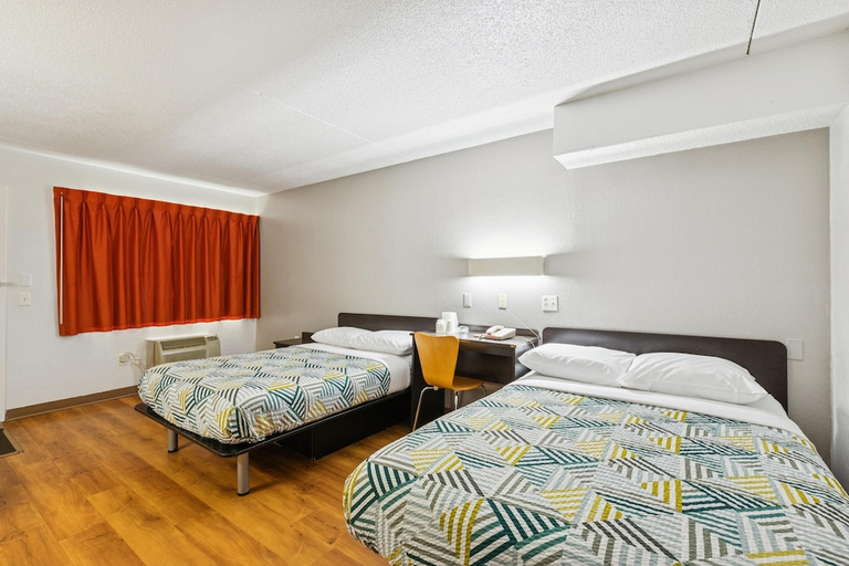 Bedroom 3, Motel 6 Piscataway, NJ, Middlesex