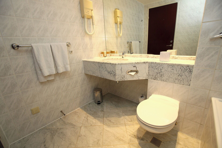 Bathroom 4, Stamford Bridge Hotel London, London