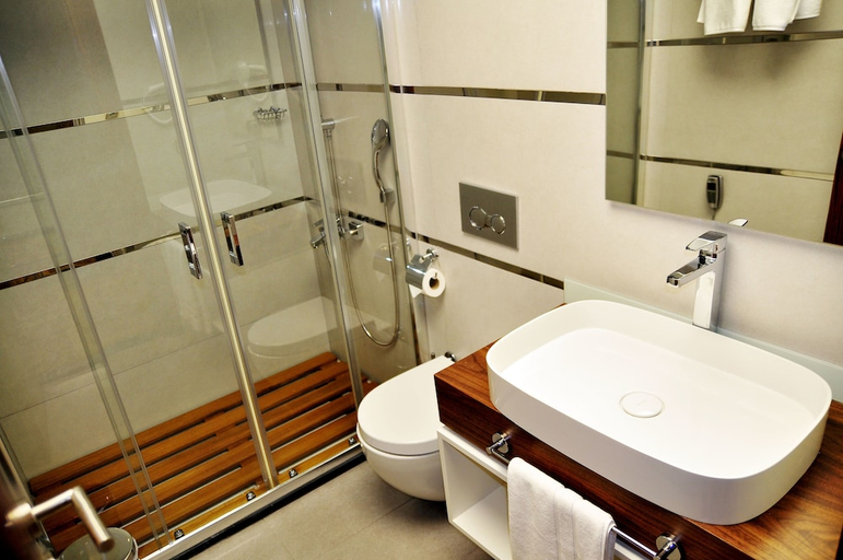 Bathroom 5, Avin Hotel, Konak
