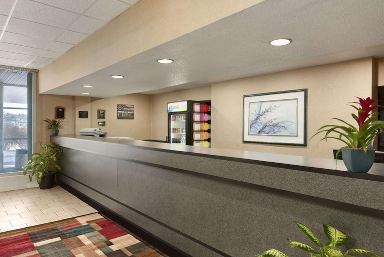 Public Area 2, Red Carpet Inn Hazleton, Luzerne