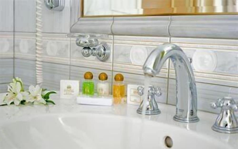 Bathroom 2, Hotel Grand Palace, Svetlogorsk