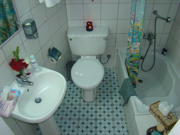 Bathroom 3, Kiniras Traditional Hotel & Restaurant