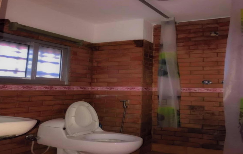 Bathroom 4, MeroStay 152 B 2N B Guest House, Bagmati