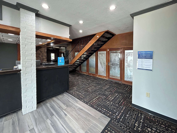 Public Area 2, Motel 6 Ada, OK, Pontotoc