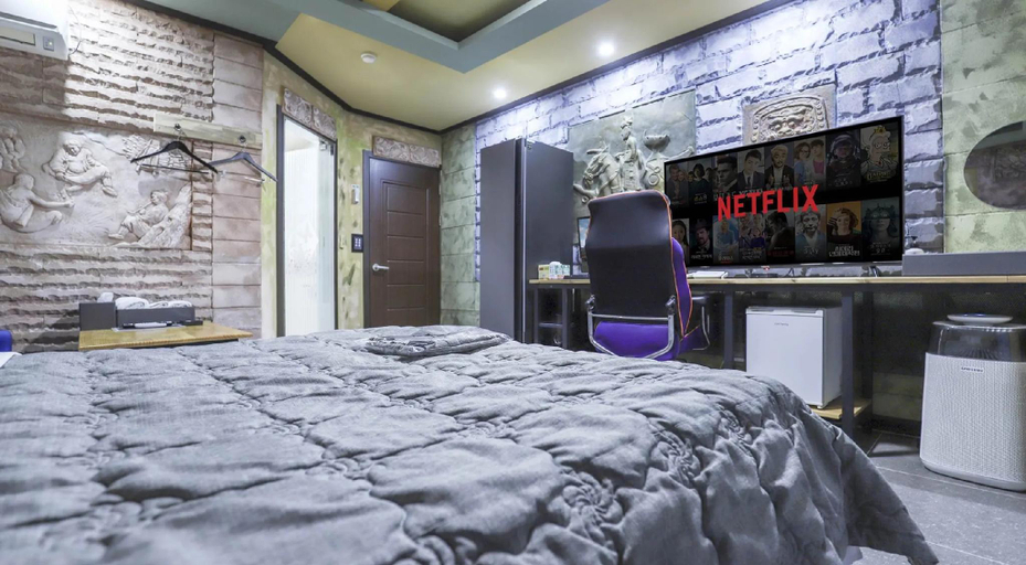 Bedroom 2, Asan Versace, Asan