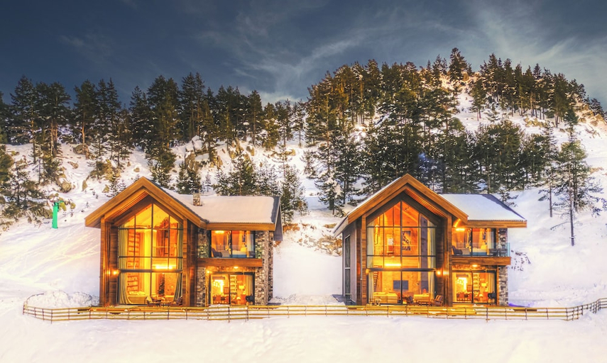Exterior & Views