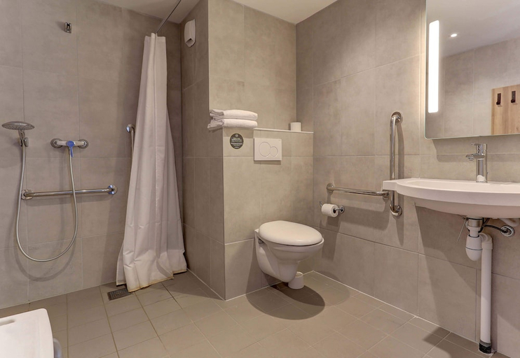 Bathroom 4, B&B HOTEL Epernay, Marne