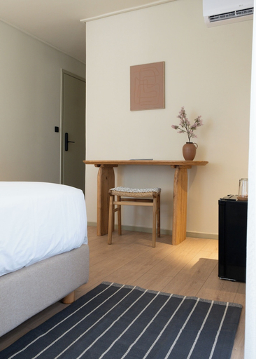 Guestroom 3, Gnamma Hotel, Attica