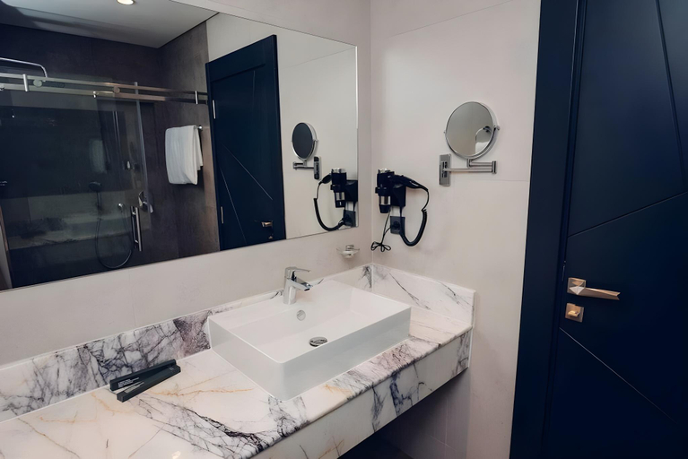 Bathroom 3, OTIA HOTEL, Maputo