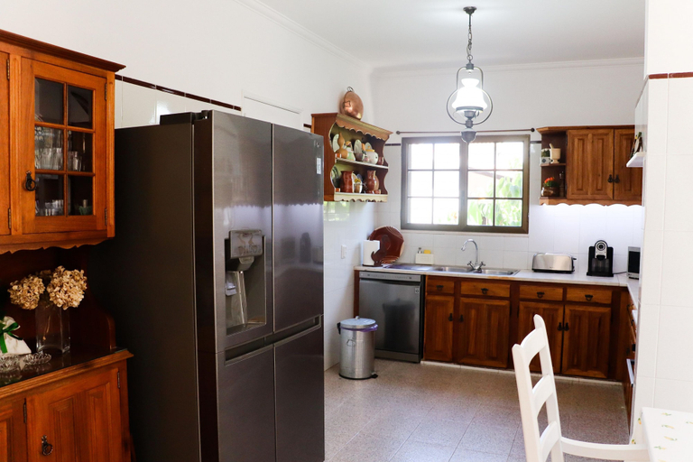 Room 5, Summer Villa With Heated Private Pool, Faro