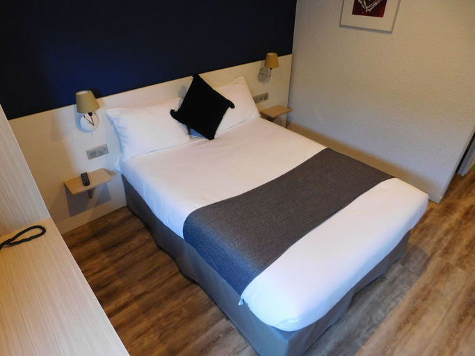 Others 3, Brit Hotel Argentan, Orne