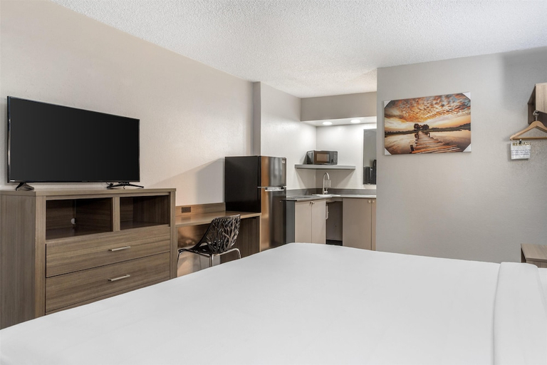 Bedroom 2, SureStay Studio by Best Western Victoria, Victoria