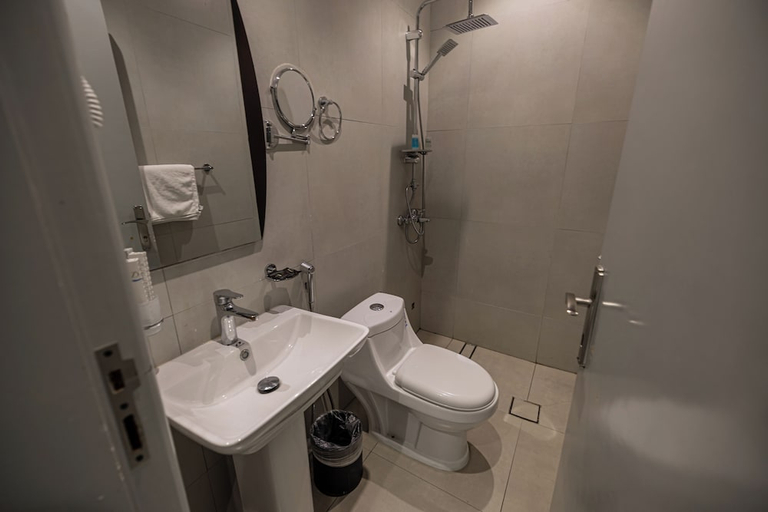 Bathroom 5, Malath Raqi, Riyadh