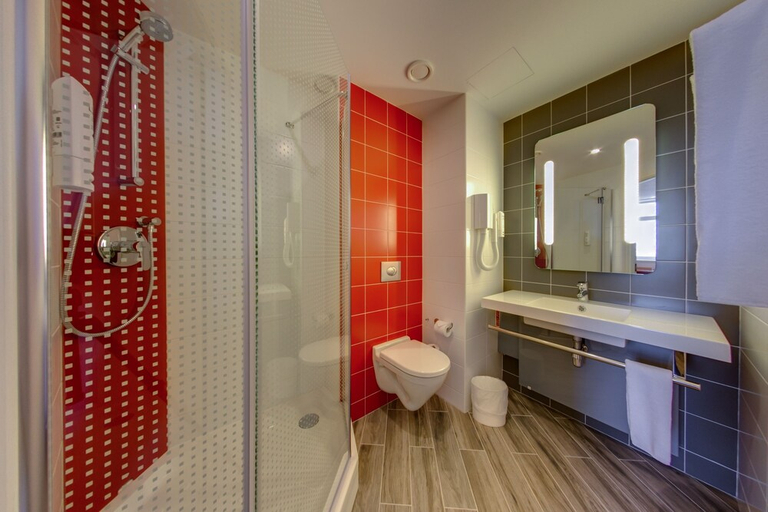 Bathroom, Ibis Cheboksary Center, Cheboksary