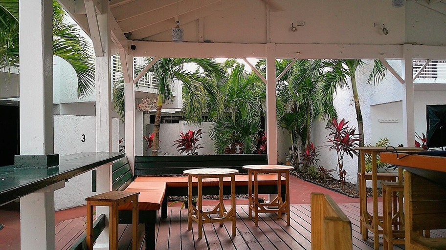 Food & Drinks 4, The Island Garden Hotel