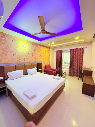 Room 5, Hotel Shree Gopal Puri, Puri