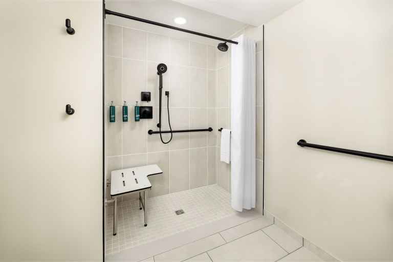 Bathroom 5, DoubleTree by Hilton Downtown Concord, Merrimack