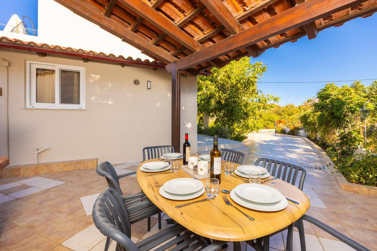 Others 4, Villa Filia in Prines, Crete
