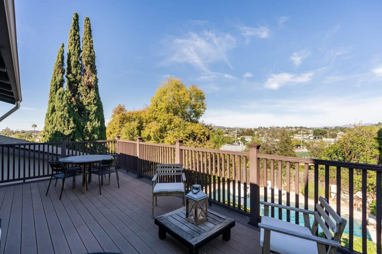 Room 2, Spacious and Bright 5-bedroom Oasis Pool and Yard, San Diego