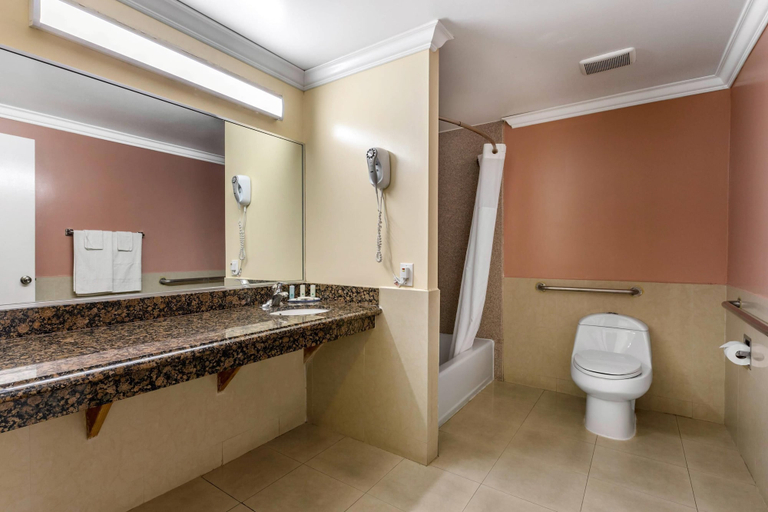 Bathroom 4, Quality Inn - Torrance Lomita, Los Angeles