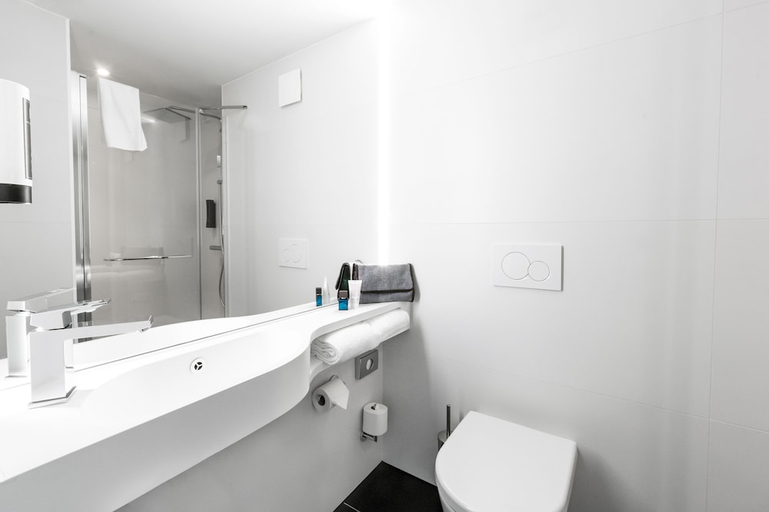 Bathroom 3, B&B HOTEL Nyon, Nyon