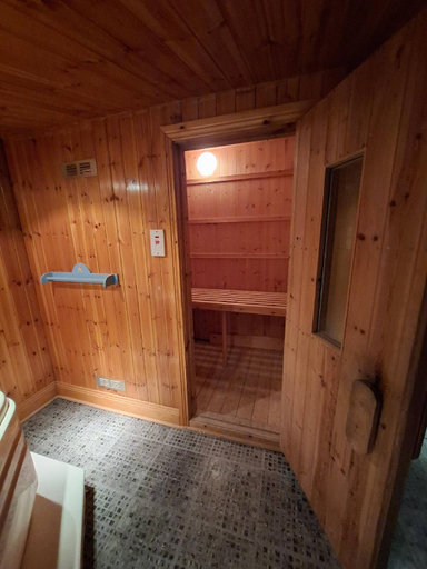 3, Luxurious 4-Bed House with Sauna Jacuzzi in Sunderland, Sunderland