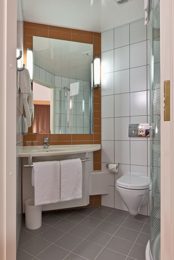 Bathroom 2, Ibis Samara, Samara