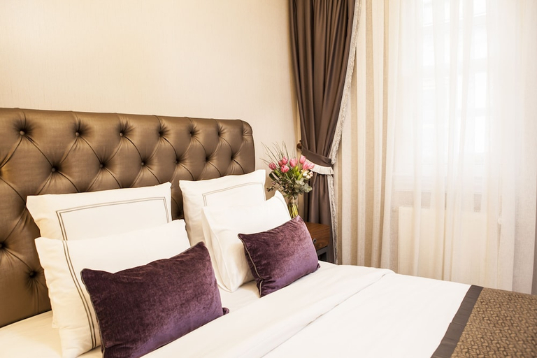 Bedroom 3, Meroddi Pera Flats, Beyoğlu