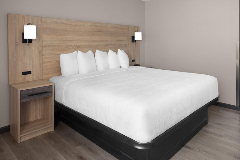 Bedroom 3, La Quinta Inn & Suites by Wyndham Mansfield OH, Richland