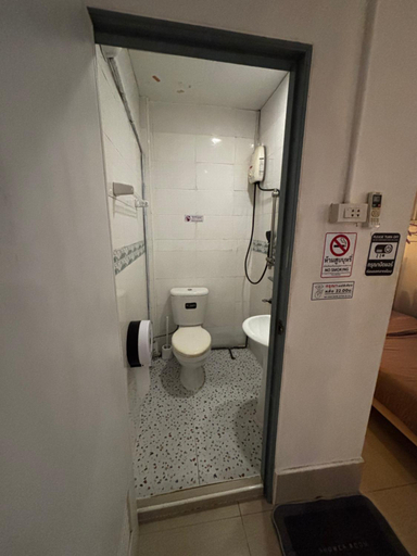Bathroom 3, La Locanda, Samphantawong