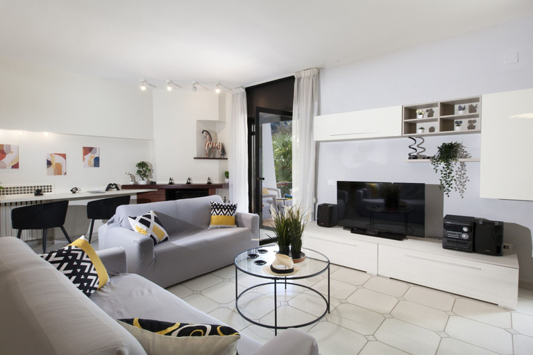 Living room 4, Estate4home - Maison Wally, Napoli