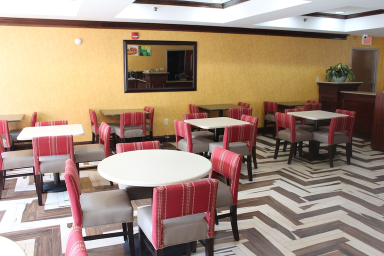 Food & Drinks 5, Quality Suites NYC Gateway, North Bergen