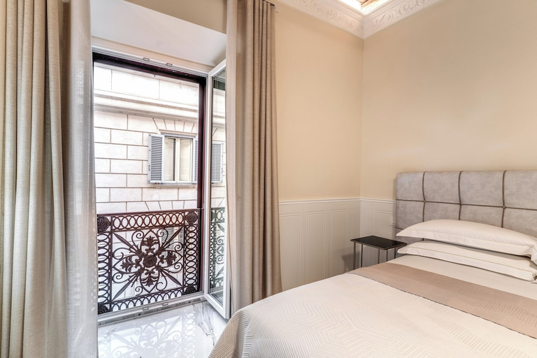 Bedroom 4, Spanish steps Oasis Suites, Rome