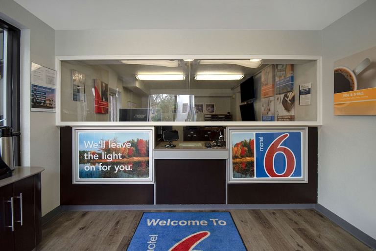 Public Area 2, Studio 6 Merrillville, IN, Lake