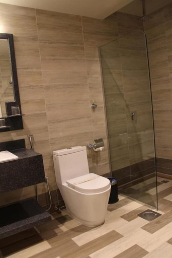 Bathroom 5, Seven Palaces
