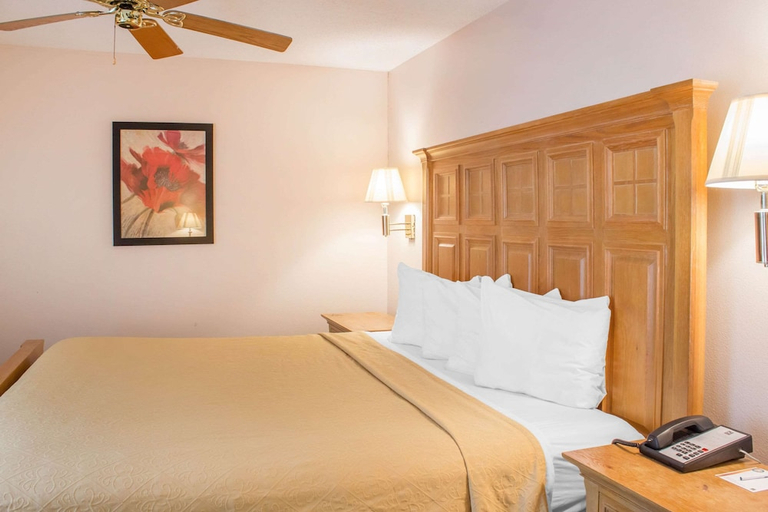Bedroom 3, Econo Lodge Raleigh near Walnut Creek Amphitheatre, Wake