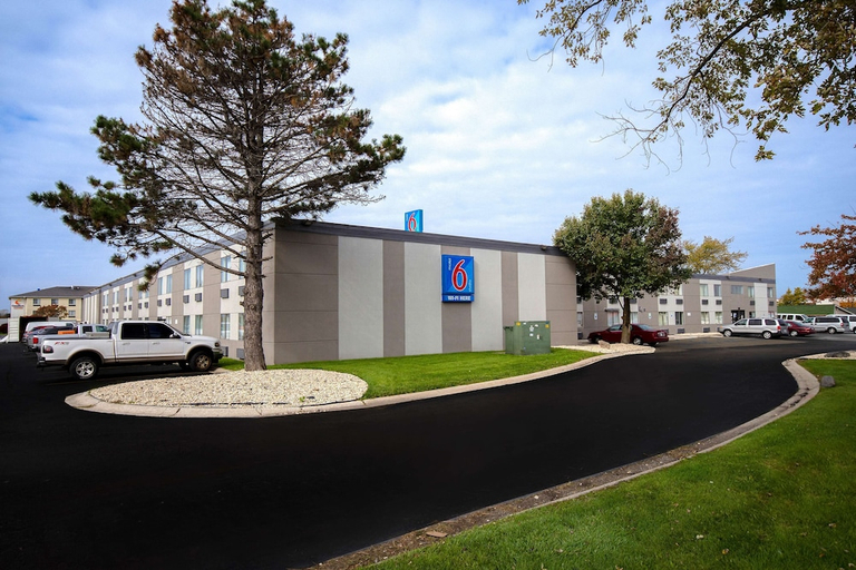 Exterior & Views 3, Studio 6 Merrillville, IN, Lake