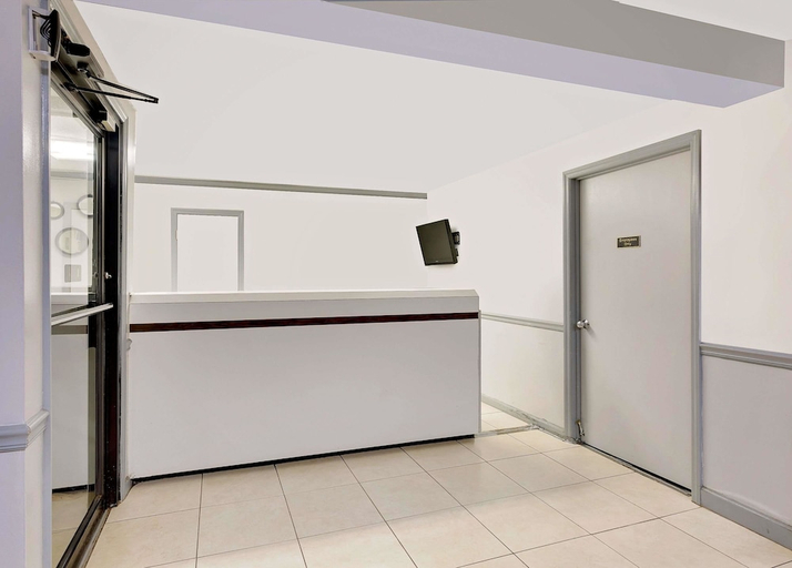 Public Area, Super 8 by Wyndham Athens, McMinn