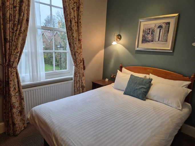 Bedroom 2, Warren Lodge Hotel, Surrey