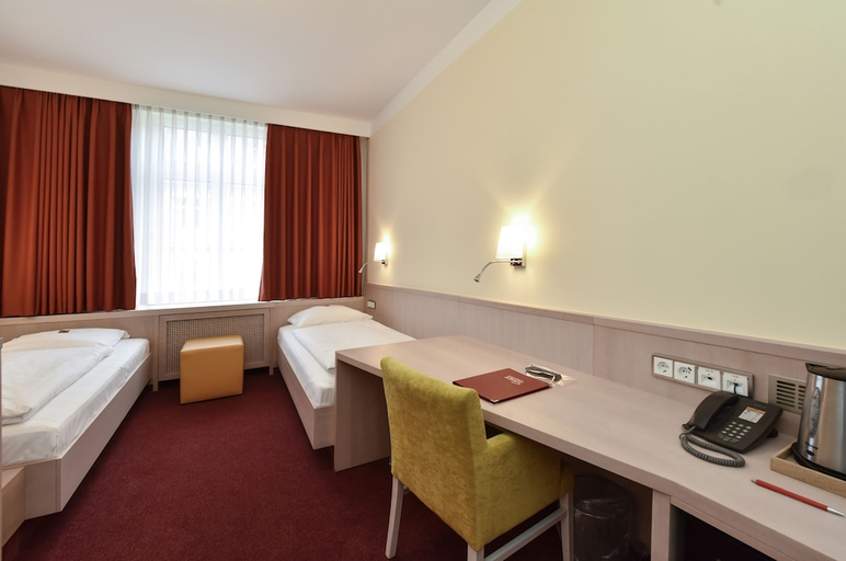 Bedroom 2, Hotel Adria München, München