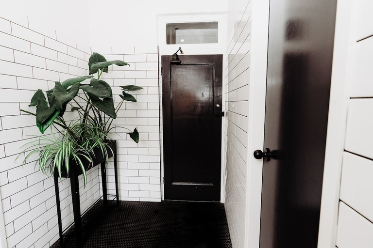 Bathroom 4, The Tamworth Hotel, Tamworth Regional - Pt A